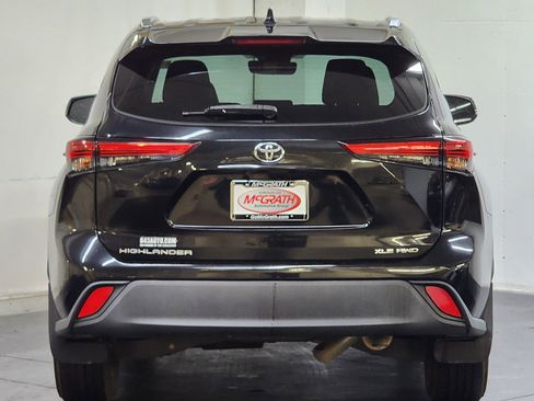 Used 2021 Toyota Highlander XLE image 6
