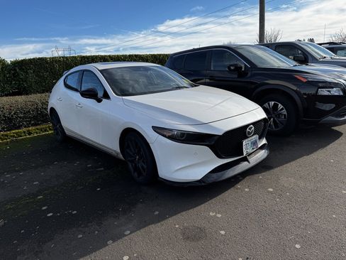 Used 2021 MAZDA MAZDA3 Hatchback w/Premium Plus Pkg image 3