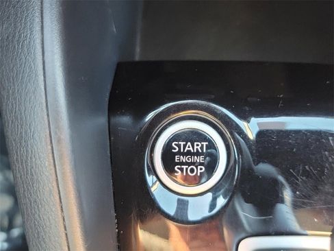 Certified 2021 Nissan Versa SV image 23