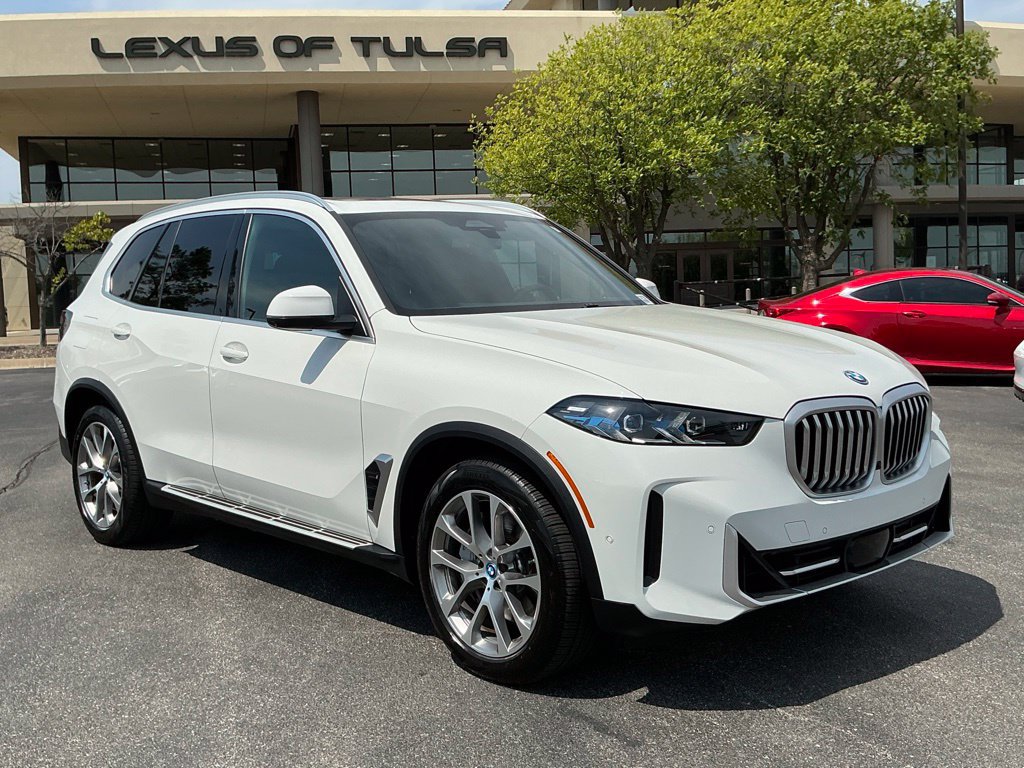 Used 2024 BMW X5 xDrive50e AWD/4WD image 1