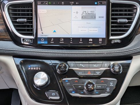 Used 2024 Chrysler Pacifica Limited FWD image 21