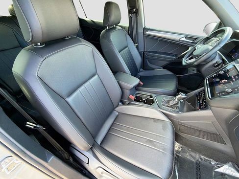 Used 2022 Volkswagen Tiguan SE R-Line image 15