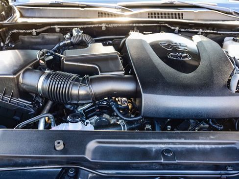 Used 2023 Toyota Tacoma TRD Off-Road w/ Black Out Package (TMS) image 32