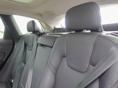 Used 2023 Volvo XC60 B5 Plus image 20