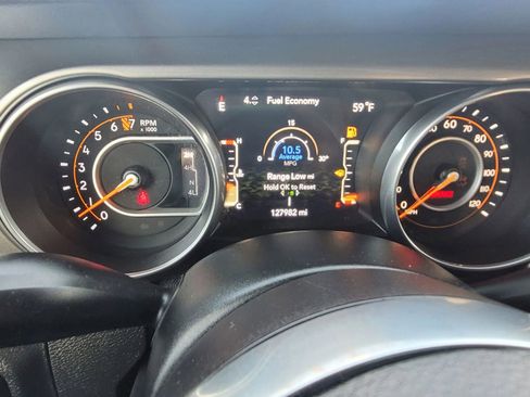 Used 2018 Jeep Wrangler Unlimited Sahara AWD/4WD image 31