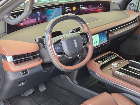 Used 2025 Lincoln Navigator Reserve AWD/4WD image 10