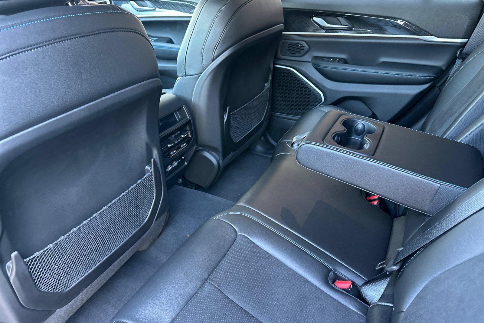 New 2023 Jeep Grand Cherokee Trailhawk AWD/4WD image 11