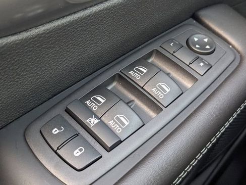 New 2026 Chrysler Pacifica Select image 22