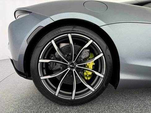 Used 2023 McLaren Artura image 30