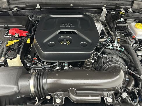 Used 2025 Jeep Wrangler Unlimited Sport AWD/4WD image 21