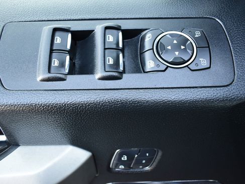 Used 2017 Ford F150 Lariat image 39