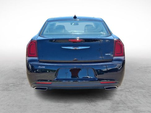 Used 2019 Chrysler 300 Touring w/ Sport Appearance Package RWD image 4
