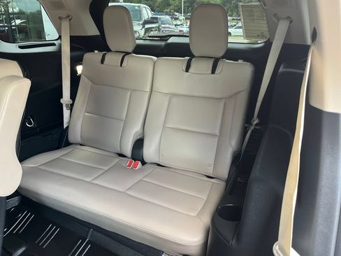 Used 2023 Ford Explorer Limited w/ Limited Technology Package RWD image 17