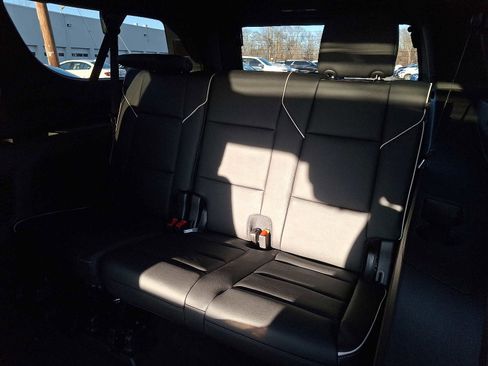 Used 2025 Cadillac Escalade ESV Premium Luxury image 11