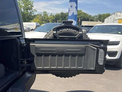 Used 2022 Jeep Wrangler Sport AWD/4WD image 12