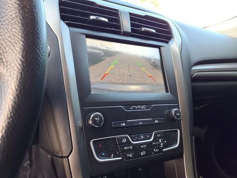 Used 2020 Ford Fusion SE FWD image 16