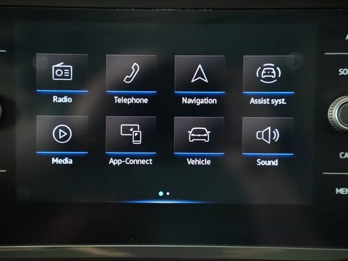 Used 2021 Volkswagen Tiguan SE w/ Panoramic Sunroof Package image 22