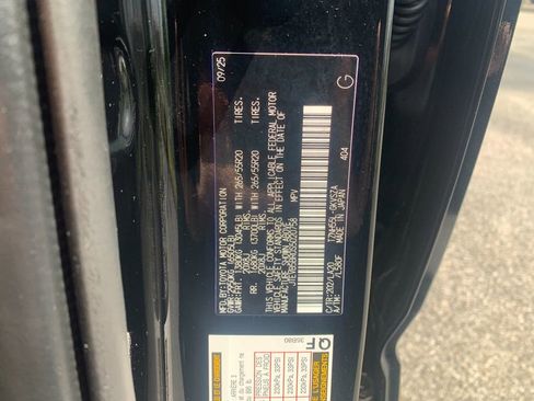 Used 2025 Toyota 4Runner Limited AWD/4WD image 36