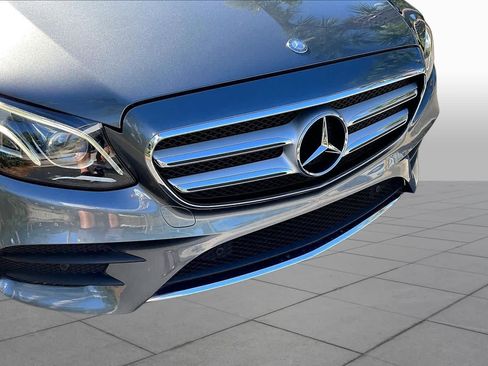 Used 2017 Mercedes-Benz E 400 4MATIC Wagon image 30