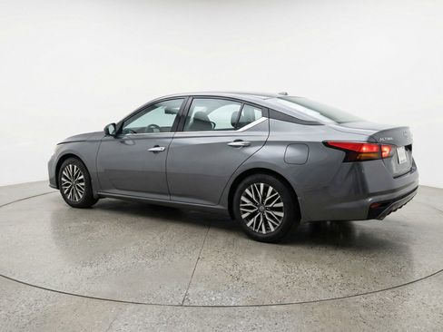 Used 2025 Nissan Altima 2.5 SV FWD image 6