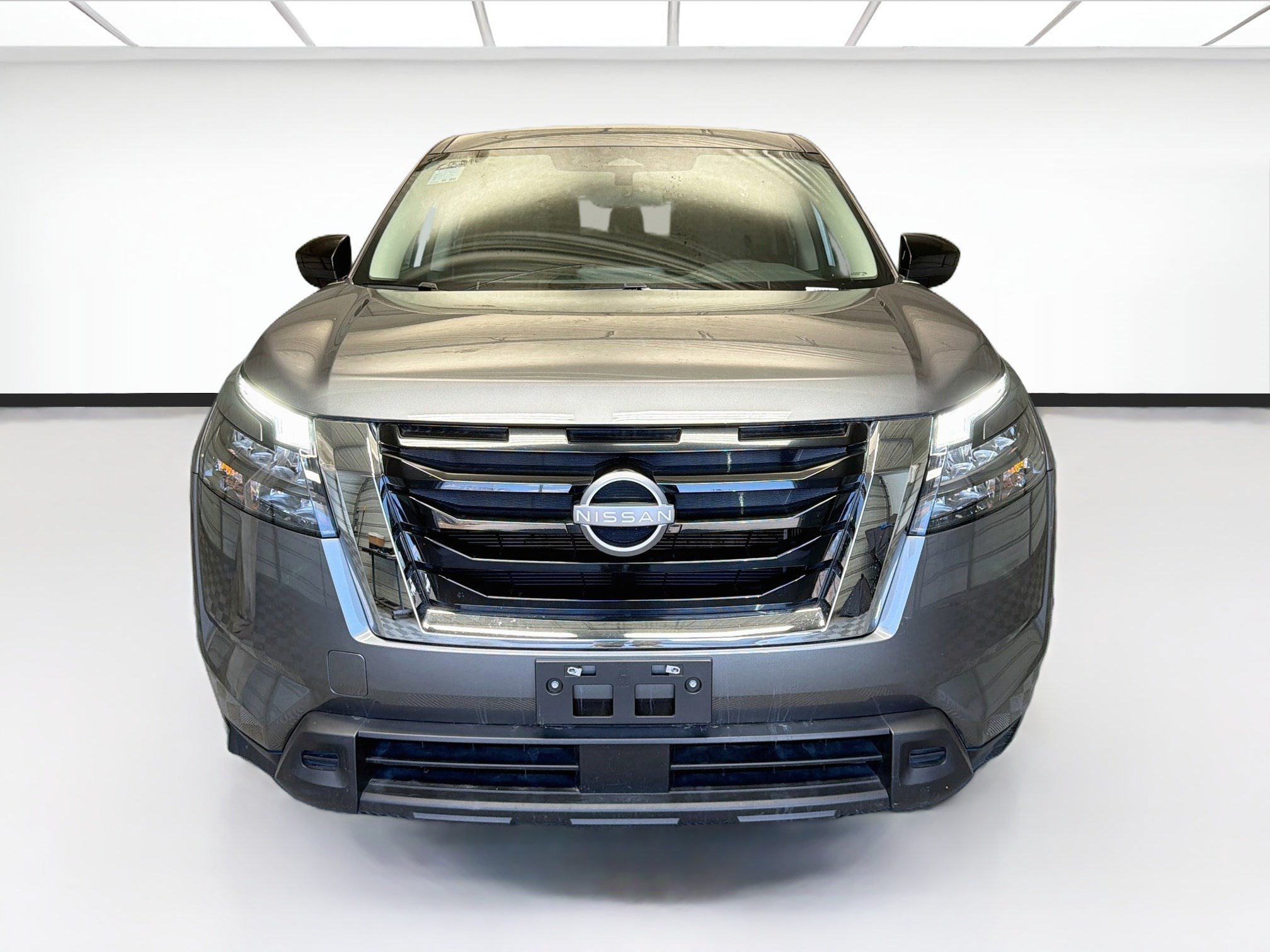 Used 2025 Nissan Pathfinder S FWD image 2