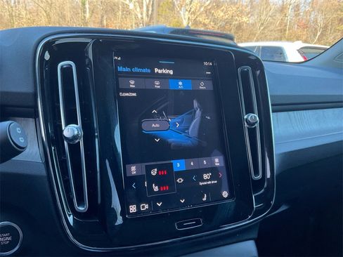 Certified 2023 Volvo XC40 B5 Ultimate w/ Protection Package Premier image 21