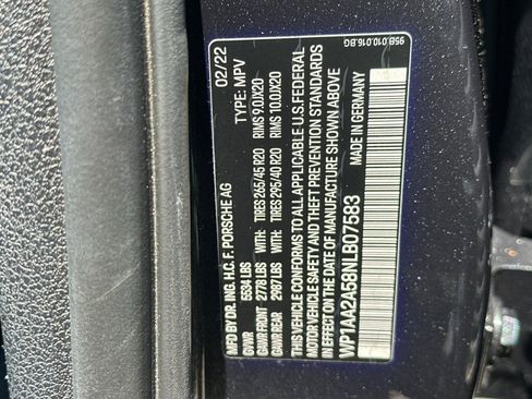 Certified 2022 Porsche Macan AWD/4WD image 29