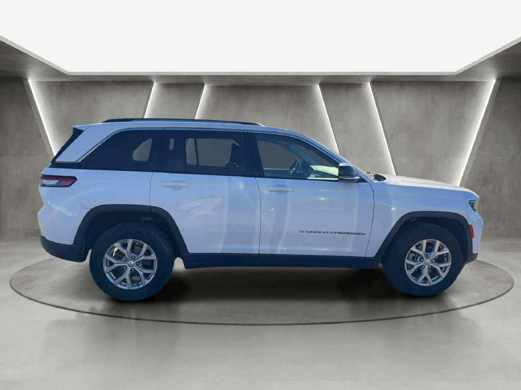 Used 2024 Jeep Grand Cherokee Limited AWD/4WD image 8