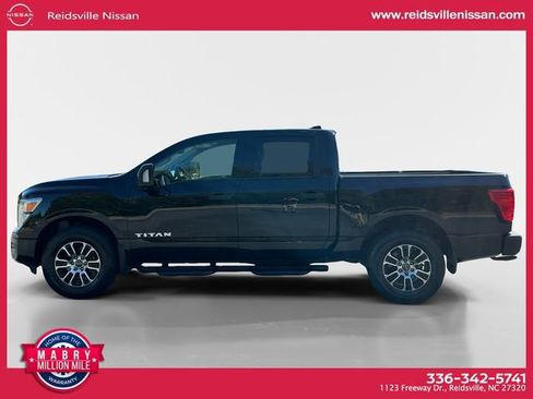 Used 2024 Nissan Titan SV w/ SV Convenience Package image 3
