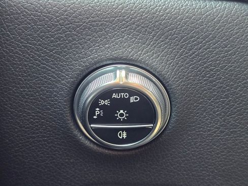 Used 2023 Mercedes-Benz GLC 300 4MATIC image 39