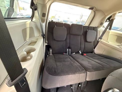 Used 2019 Dodge Grand Caravan SE w/ UConnect Hands-Free Group image 30