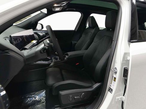 Certified 2025 BMW X3 xDrive30i w/ M Sport Package image 8