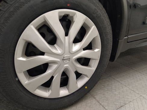 Used 2018 Nissan Rogue S AWD/4WD image 31