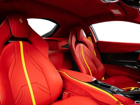 Used 2020 Ferrari 812 Superfast RWD image 45