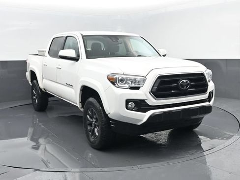 Used 2022 Toyota Tacoma SR5 w/ Technology Package AWD/4WD image 3