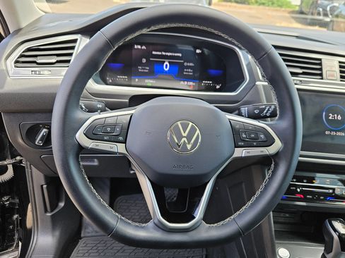 Used 2024 Volkswagen Tiguan SE w/ Panoramic Sunroof Package AWD/4WD image 14
