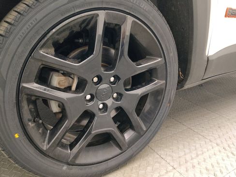 Used 2020 Jeep Renegade Latitude FWD image 31