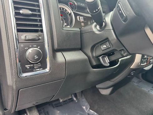 Used 2018 RAM 1500 Laramie w/ Convenience Group AWD/4WD image 28