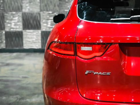 Used 2017 Jaguar F-PACE Premium image 41