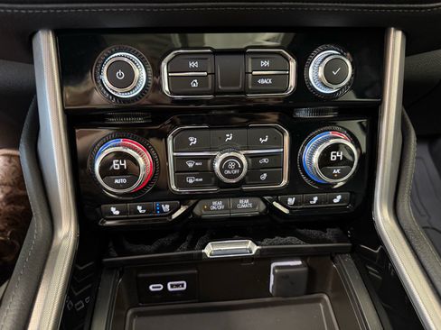 Used 2024 GMC Yukon XL Denali w/ Advanced Technology Package AWD/4WD image 25
