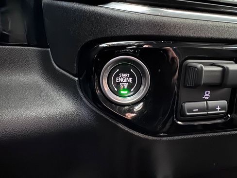 Certified 2025 Chevrolet Silverado 1500 RST AWD/4WD image 22