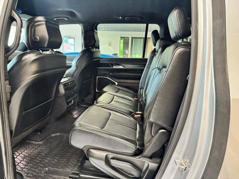 Used 2024 Jeep Wagoneer L Series II w/ Flexible Seating Group RWD image 22