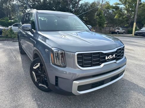 Used 2025 Kia Telluride S FWD image 4