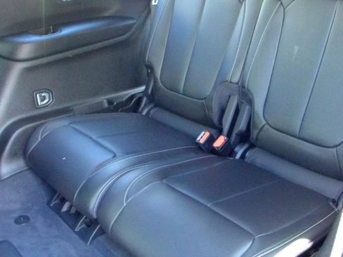 Used 2023 Jeep Grand Cherokee L Limited AWD/4WD image 7