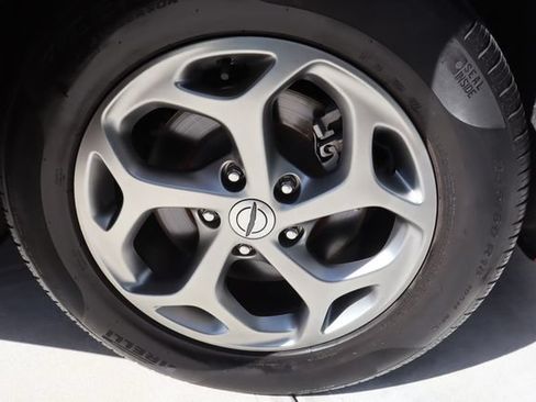 Used 2023 Chrysler Pacifica Limited w/ Trailer Tow Group AWD/4WD image 47