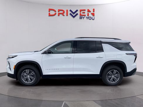 Used 2026 Chevrolet Traverse LT w/ Driver Confidence Package image 4