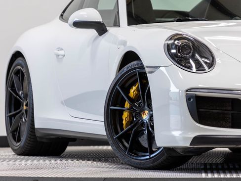 Used 2019 Porsche 911 Carrera GTS RWD image 2