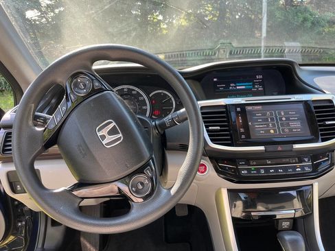 Used 2017 Honda Accord EX image 7