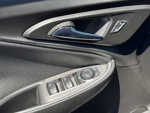 Used 2025 Chevrolet Malibu LT image 30