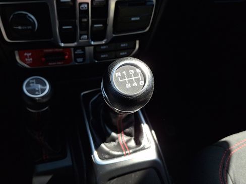 Used 2021 Jeep Gladiator Rubicon w/ LED Lighting Group AWD/4WD image 14